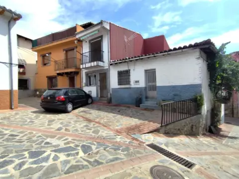 Casa adosada en Casar de Palomero