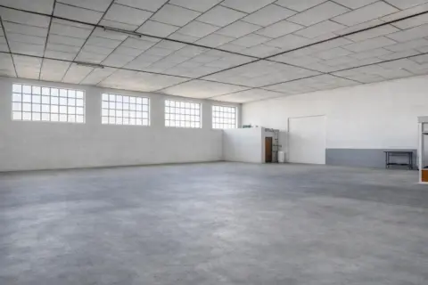 Nave industrial en calle de Castilla