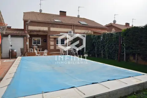 Casa pareada en Villanueva de La Torre