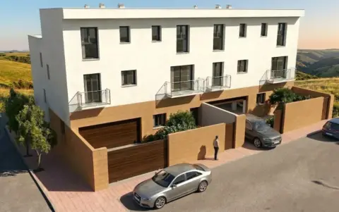 Casa adosada en calle Sierra de Ancares