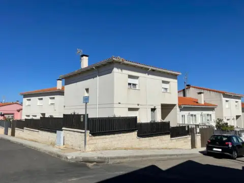 Chalet en calle de Lupiana