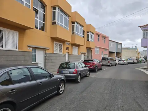 Piso en calle de Haití