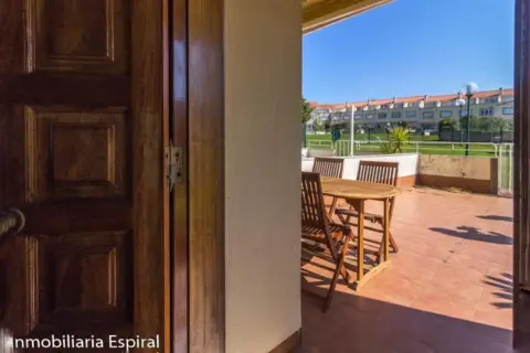 Casa adosada en calle Fondal