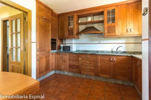Casa adosada en calle Fondal