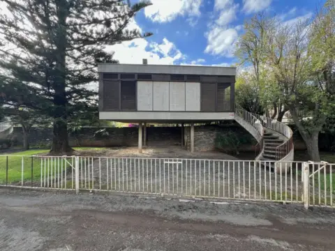 Chalet en Avenida Universidad, 31