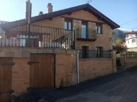 Chalet en Lezana de Mena
