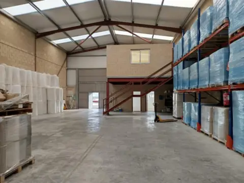 Nave industrial en Santecilla