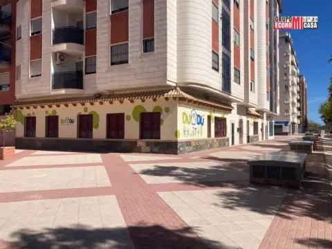 Local comercial en Santiago El Mayor