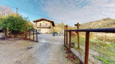 Casa en Barrio del Puente Viesgo, nº POLIGONO 