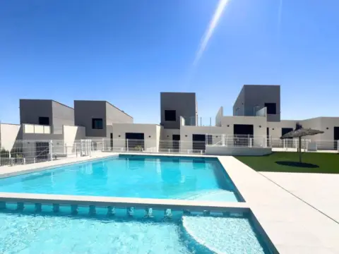 Casa adosada en Altaona Golf And Country Village