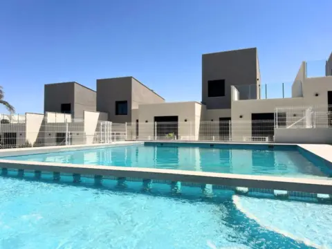 Casa adosada en Altaona Golf And Country Village
