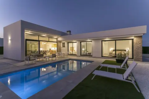 Chalet en Urbanización Coto Riñales