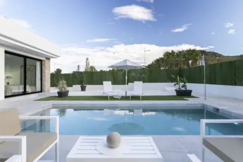Chalet en Urbanización Coto Riñales