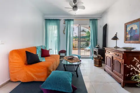 Casa pareada en calle calle Sta. Rosa de Lima de Calypso, 10