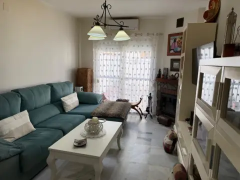 Casa adosada en calle Santiago de Compostela