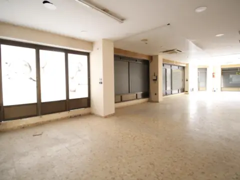 Local comercial en Plaza Crevillente-Juzgados