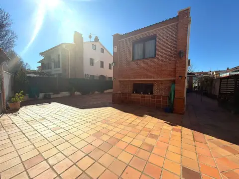 Chalet en calle del Río Henares