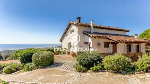 House in Maià de Montcal, el Molí d'en Llorenç, Bruguers