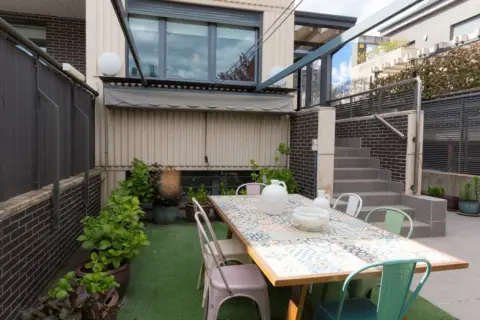 Casa pareada en calle del Pomelo, 2