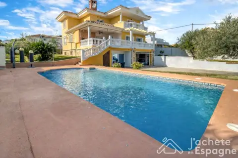 Chalet en calle Carrer Dels Cedres