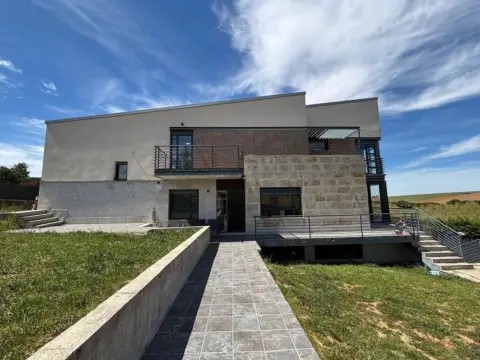 Casa pareada en El Canto