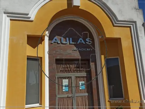 Local comercial en calle del Abeto