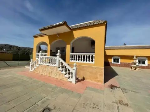Chalet en Entre Viator y Pechina