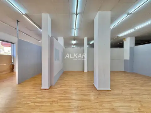 Local comercial en calle de Raimundo Lanas