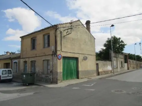 Local comercial en Avenida del Ebro
