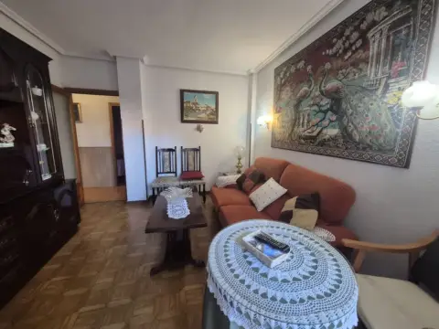 Piso en calle de la Vía, 3