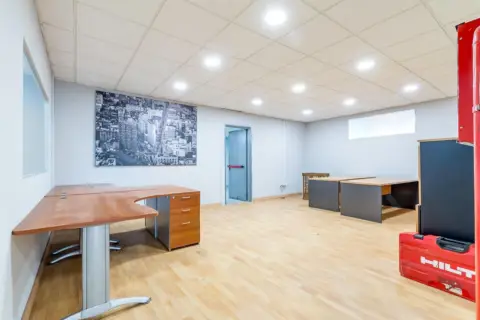 Nave industrial en calle de Luis I