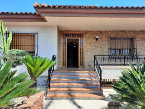 Chalet en Urb. los Ángeles