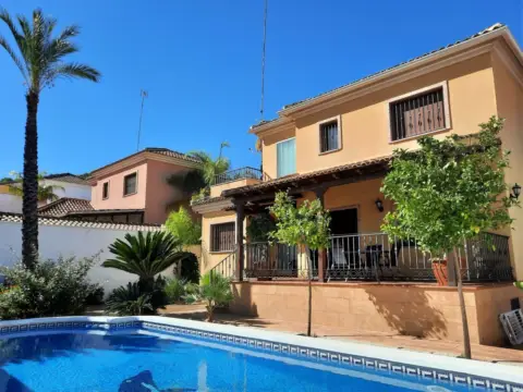 Chalet en Urb. Montepinar