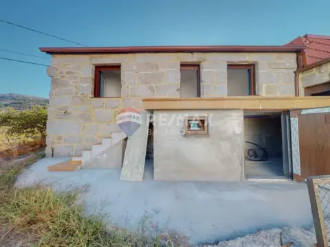 Casa pareada en calle Aldea Cacabelos