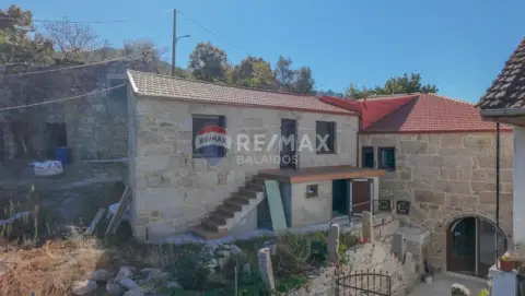 Casa pareada en calle Aldea Cacabelos