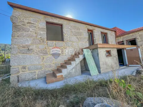 Casa pareada en calle Aldea Cacabelos