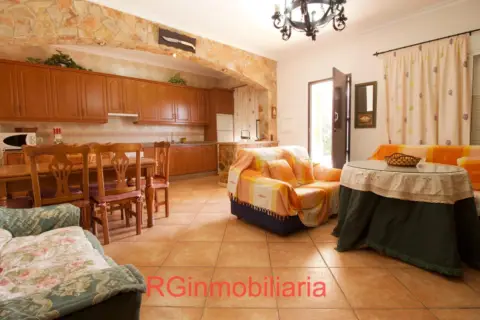 Chalet en Crta. Cruces