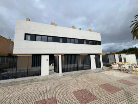 Casa adosada en Avinguda de l'Excel·lentíssima Diputació de València