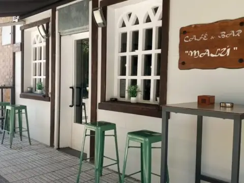 Local comercial en calle de Serafín Olave