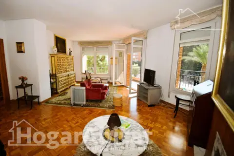 Piso en Plaza de María Agustina