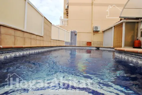 Casa adosada en Carrer de Macomer