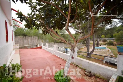 Chalet en Urbanización de Rodana