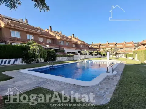 Casa adosada en calle del Lobo de Gubio