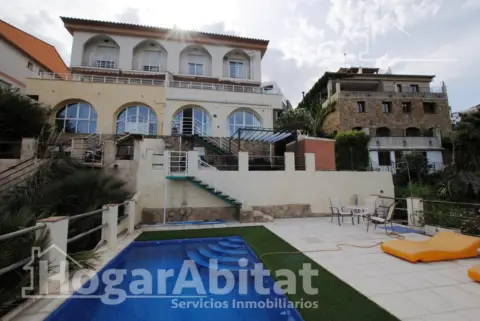 Chalet en Urbanización Montepino