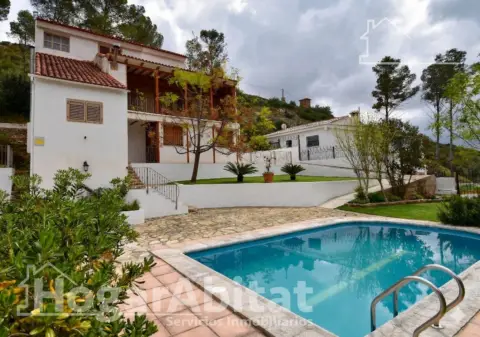 Chalet en Urbanización de las Cumbres