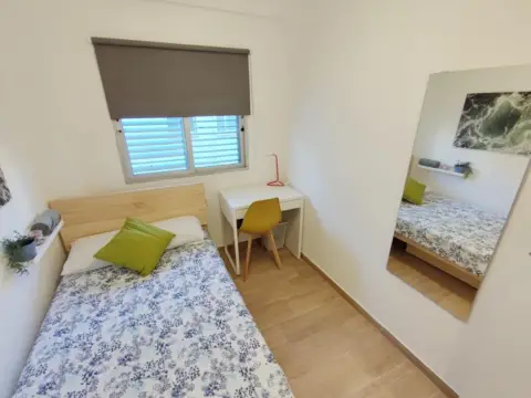 Habitación en calle de la Madera