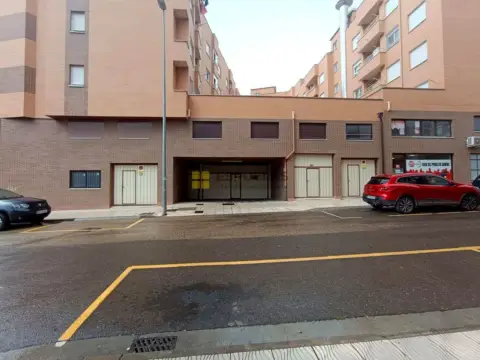 Garaje en calle de Pablo Neruda, 10
