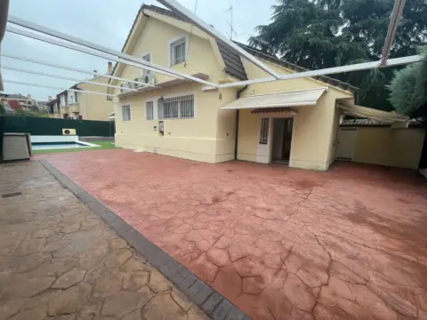 Casa pareada en calle de la Anunciadora