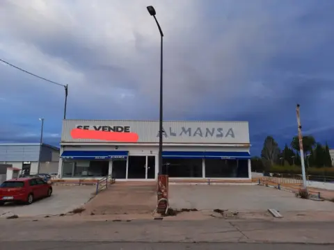 Nave industrial en Puerta de Valencia