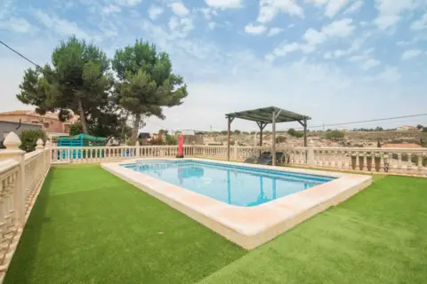 Chalet en calle Carrus, 1147